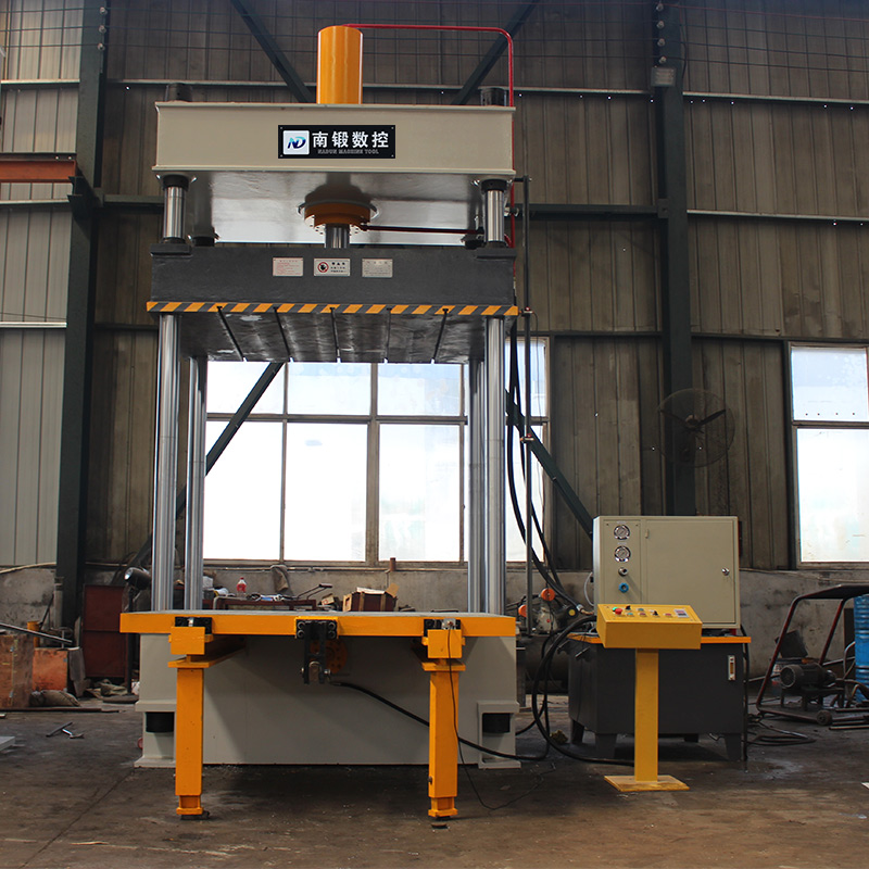 100噸移動工作臺三梁四柱油壓機