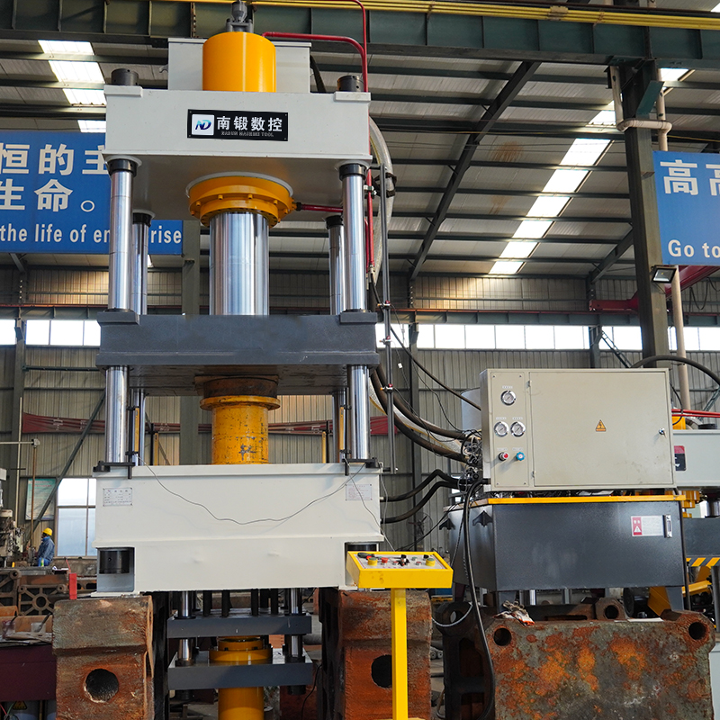 315噸空調壓縮機外殼拉伸機客戶現場