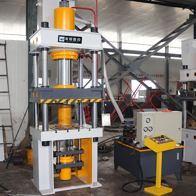 拉伸油壓機中液壓墊的功能是什么？