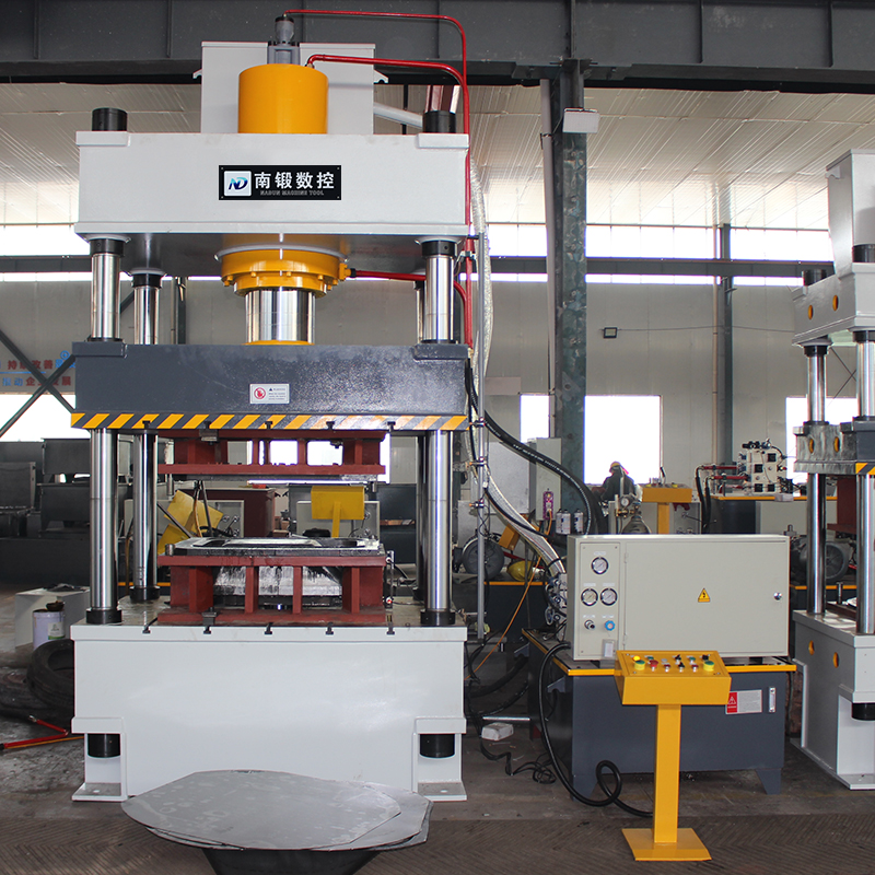 滕州灰斗車成型生產(chǎn)線設(shè)備315噸灰斗車?yán)焖闹蛪簷C(jī)