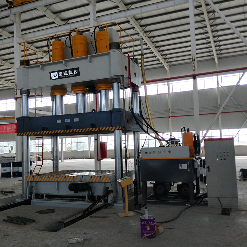 800噸四柱液壓機雙缸大臺面三梁四柱油壓機液壓機廠家滕州