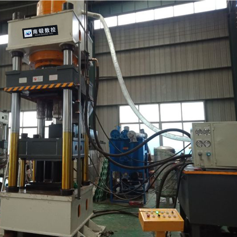 630噸全自動(dòng)粉末成型油壓機(jī)630t牛羊舔磚添加糖蜜成型液壓機(jī)鹽磚機(jī)