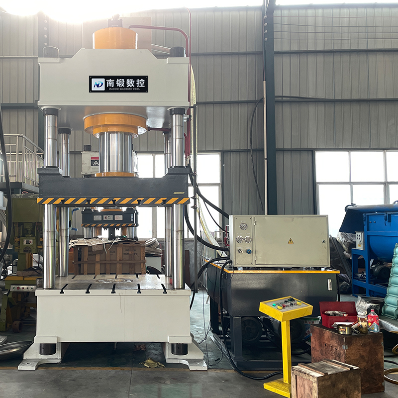 500噸三梁四柱油壓機(jī)試機(jī)