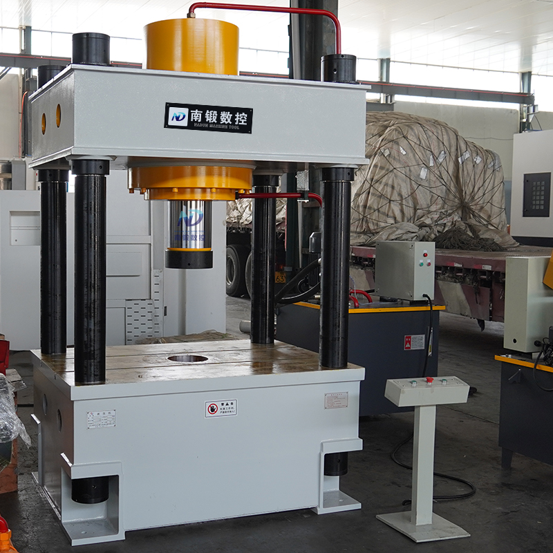 200噸多功能油壓機(jī)兩梁四柱壓力機(jī)滕州