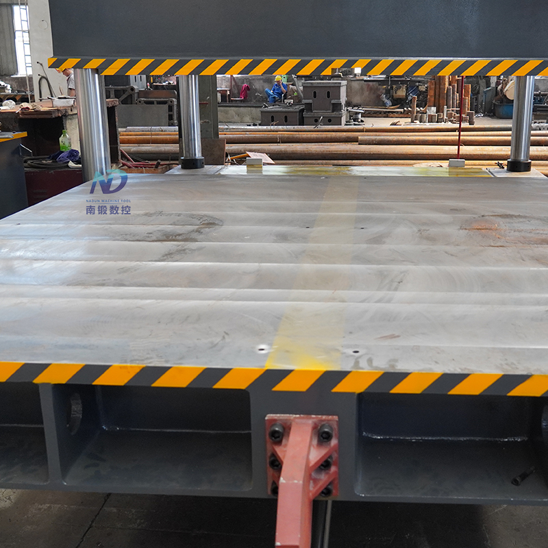 400噸雙缸四柱油壓機(jī) 移動(dòng)工作臺(tái)壓力機(jī) 