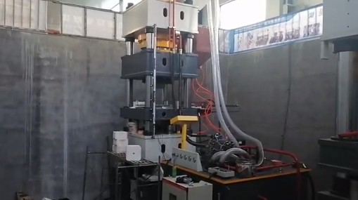 1200噸牛羊舔磚機(jī)試機(jī)視頻 