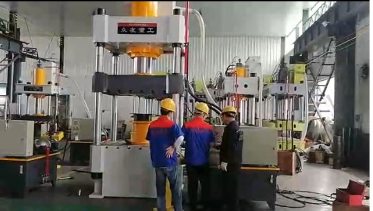 315噸四柱液壓機(jī)工廠試機(jī)