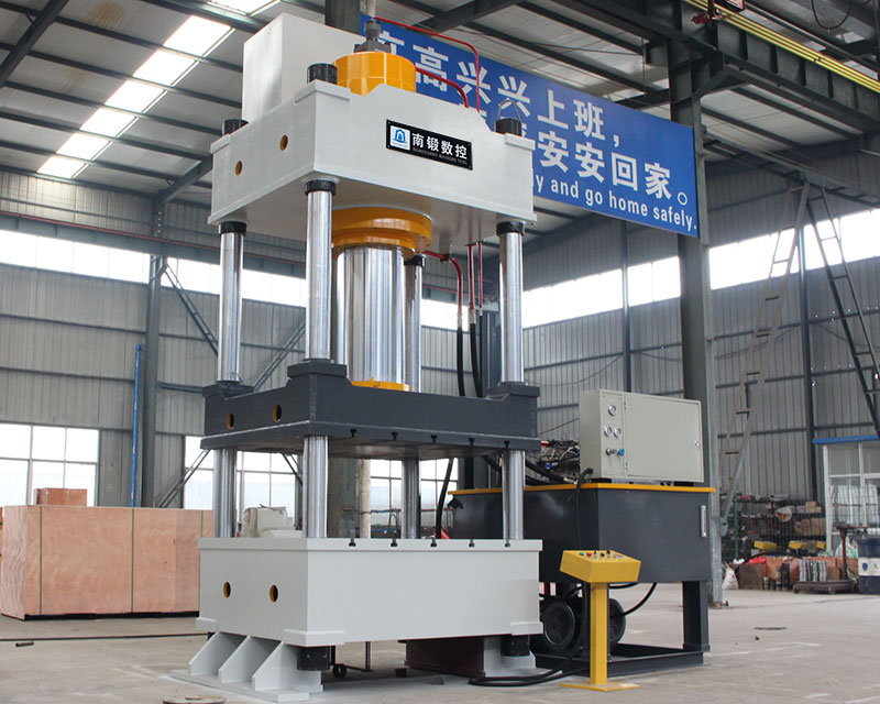 四柱油壓機的型號有那些？特點是什么？