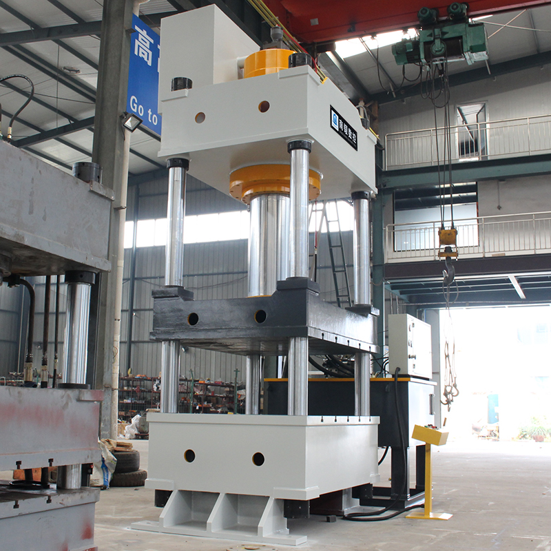 三梁四柱油壓機