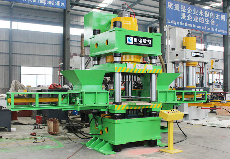 四柱油壓機在操作的時候應遵守什么規定？