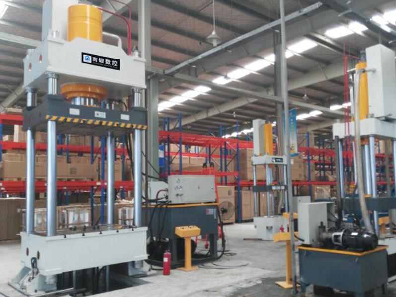 四柱油壓機(jī)中的沖夜閥的作用