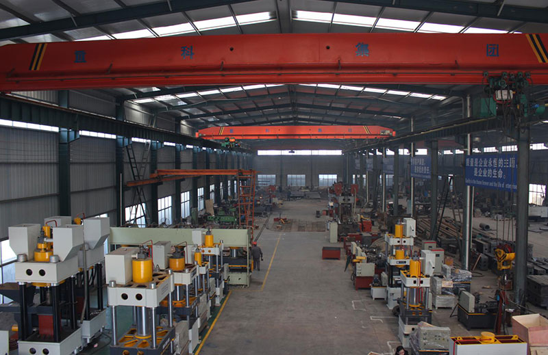 四柱油壓機(jī)構(gòu)成上的須知和上下頂缸區(qū)別