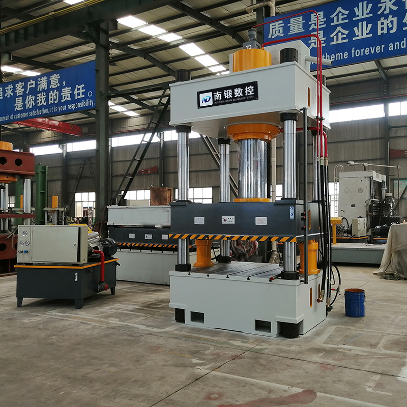 特價(jià)直銷400噸壓力機(jī)1600x900三梁四柱液壓機(jī)不銹鋼水槽成型油壓機(jī)封頭拉伸液壓機(jī)