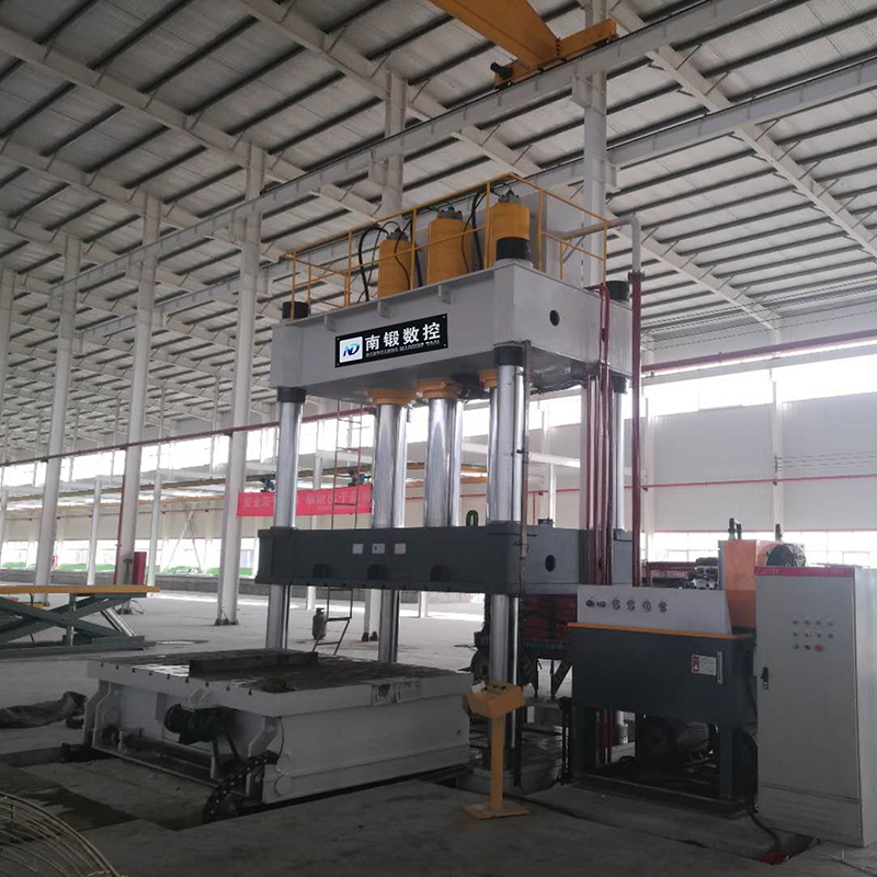 630噸四柱油壓機(jī)帶移動(dòng)工作臺(tái)帶液壓墊液壓機(jī)壓汽車內(nèi)飾油壓機(jī)