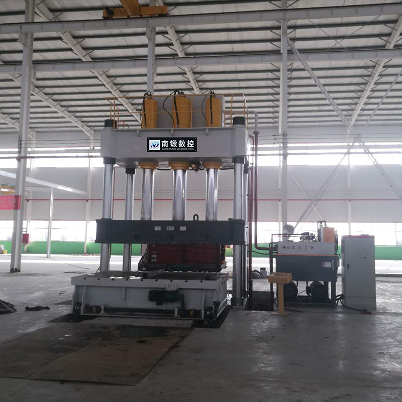 630噸四柱油壓機(jī)帶移動(dòng)工作臺(tái)帶液壓墊液壓機(jī)壓汽車內(nèi)飾油壓機(jī)