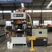 牛羊舔磚鹽磚機(jī)結(jié)構(gòu)原理及產(chǎn)品優(yōu)勢(shì)