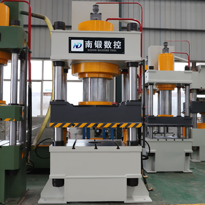 四柱油壓機的安全操作方法