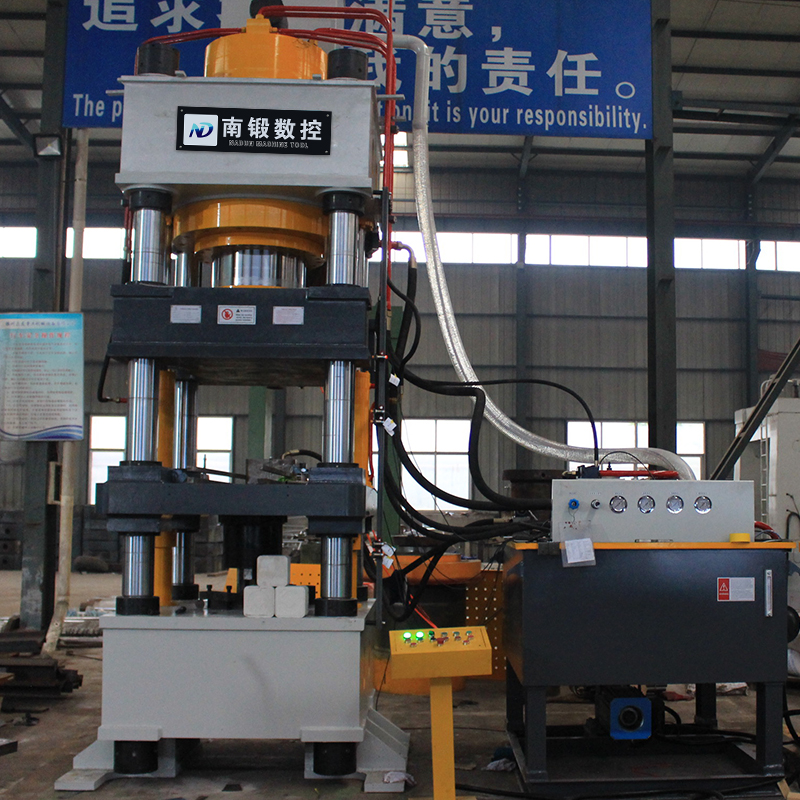 四柱油壓機安全操作流程