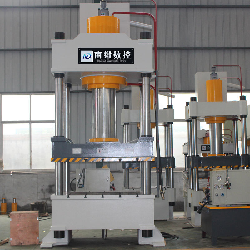 豬用復(fù)合漏糞板成型油壓機(jī)-315t630噸油壓機(jī)生產(chǎn)流程