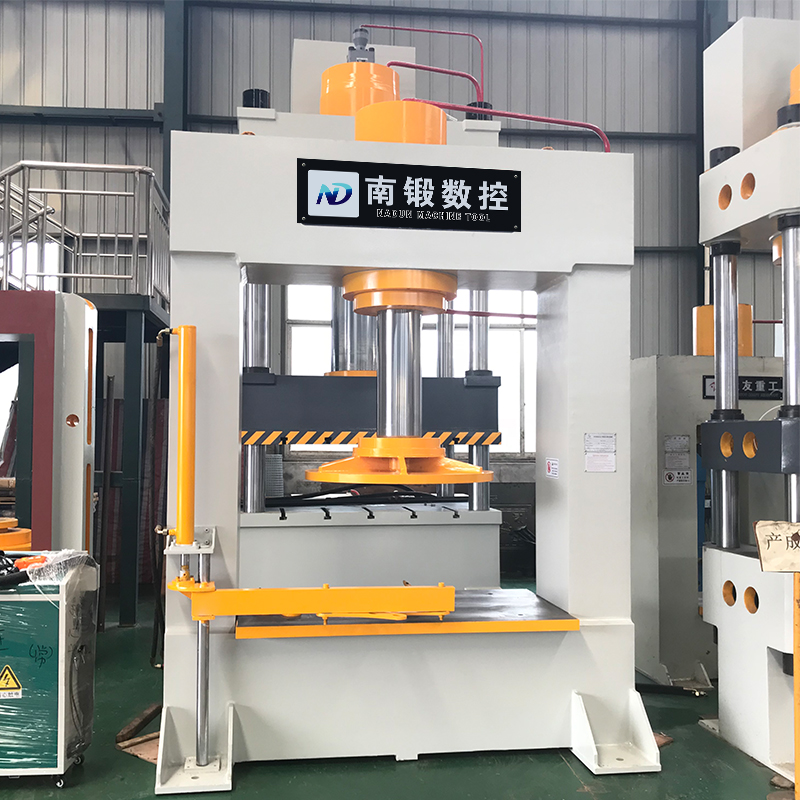 300t工程車輪胎壓裝油壓機，300噸壓胎機帶移動工作臺