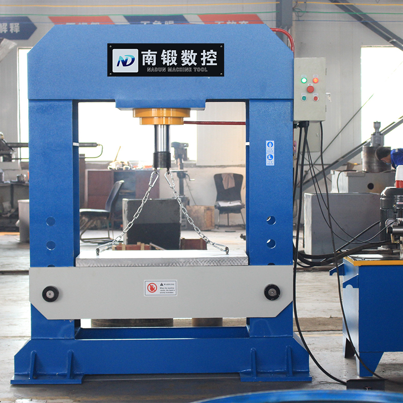 100t龍門(mén)油壓機(jī)，小型校直壓裝油壓機(jī)性能特點(diǎn)