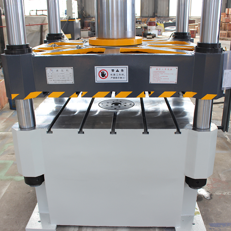 200T四柱油壓機(jī)，200噸常規(guī)三梁四柱油壓機(jī)