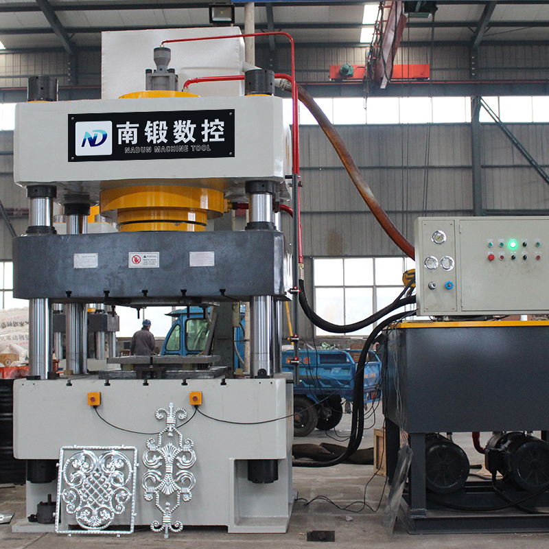 500T壓花三梁四柱油壓機(jī)性能特點(diǎn)