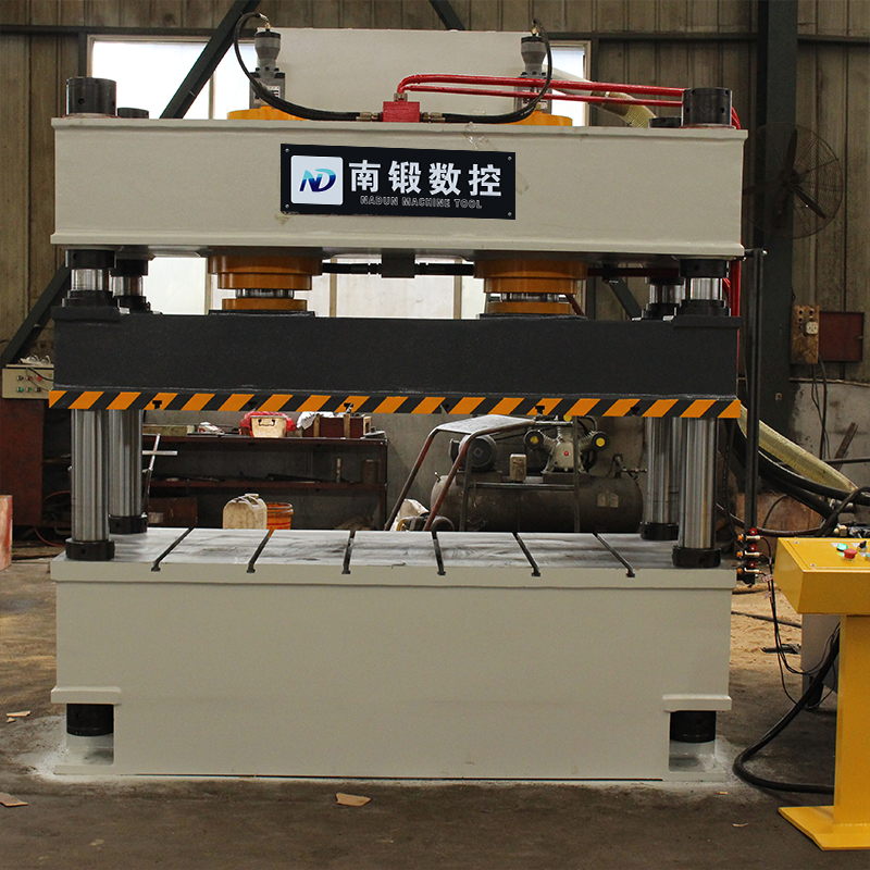 滕州南鍛250噸三梁四柱雙缸油壓機(jī)試機(jī)