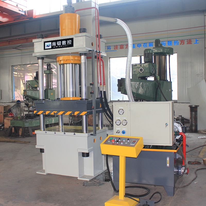 200T三梁四柱油壓機，200噸金屬成型油壓機