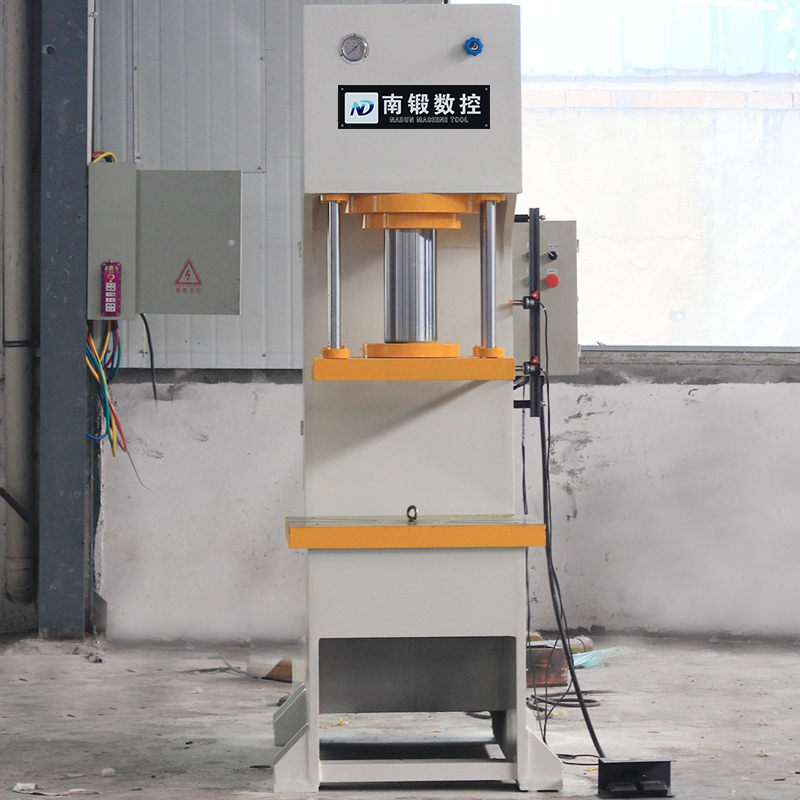 滕州南鍛單臂油壓機的性能特點