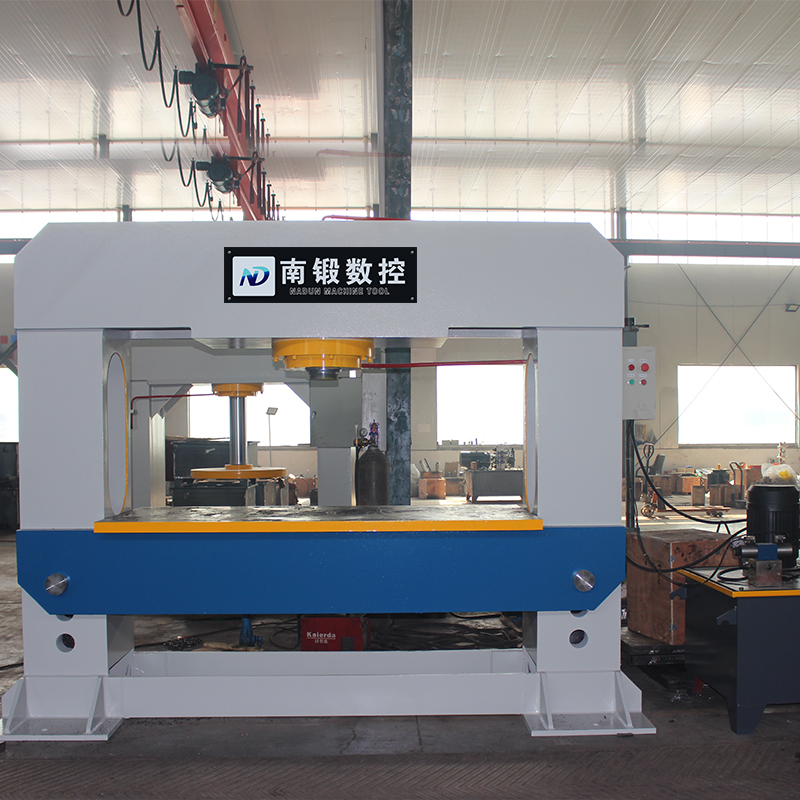 框式油壓機選擇液壓油時應注意哪些事項