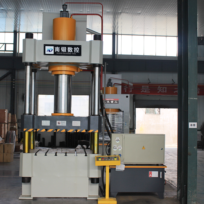 豬產床漏糞板成型油壓機適用多少噸位的油壓機？