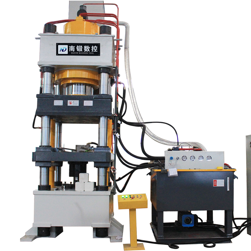 四柱油壓機初期磨合的特征