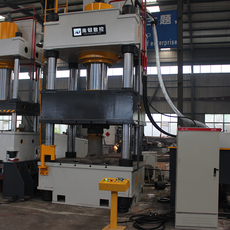 630噸油壓機YQ32-630T四柱油壓機