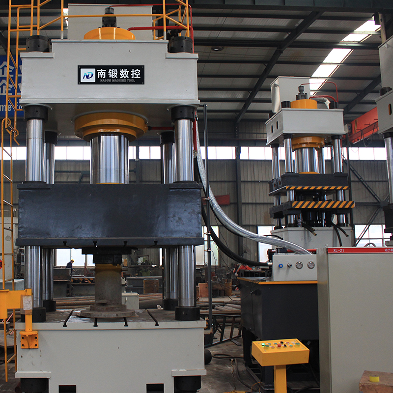 630噸油壓機(jī)三梁四柱液壓機(jī)定制壓力機(jī)